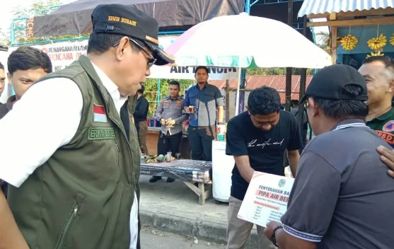 Pemkab Parimo Salurkan Bantuan Air Bersih untuk Warga Toboli Barat