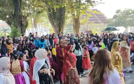 Nostalgia Bollywood Tampil Beda, Nuansa India CFD Tolitoli Meriah