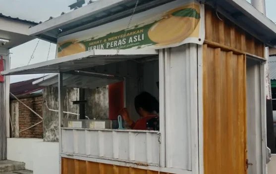 Cuaca Panas, Es Jeruk Jadi Favorit Warga Buol