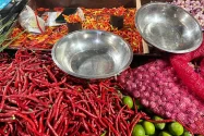 jelang Idul Adha, Harga Cabai dan Bawang Merah di Pasar Susumbolan Naik Signifikan