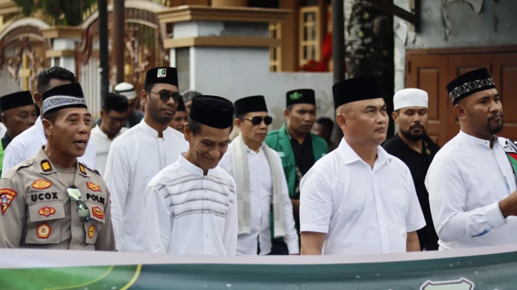 Bupati Timotius Kaidel Ajak Umat Doakan Damai Aru