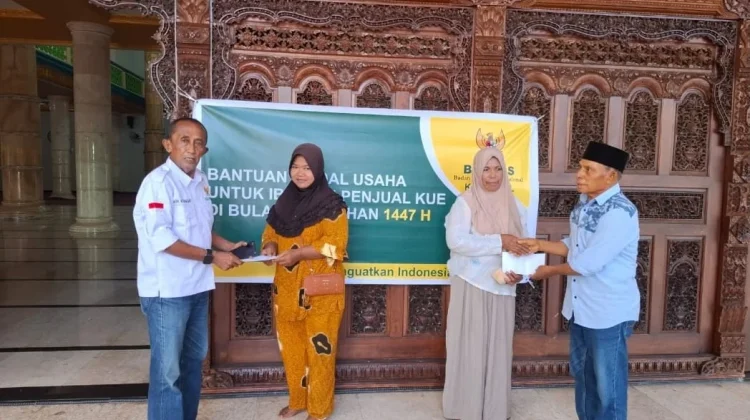 Sambut Ramadhan Baznas Bantu Usaha Pedagang Kue Kota Tual