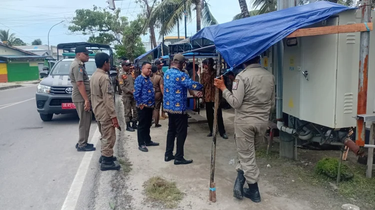 Satpol PP Aru Tertibkan Pedagang Musiman Ramadhan