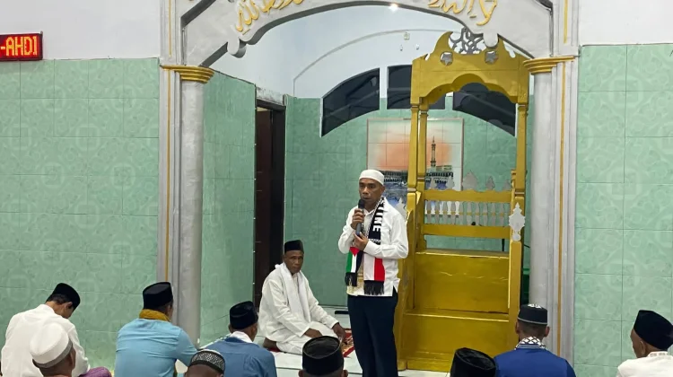 Wawali Tual, Berikan Kultum di Masjid Al-Ahdi Tamedan
