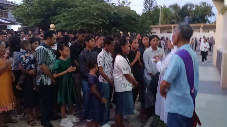 Pastor Neles Jamlean Msc Ajak Umat Katedral Langgur Maknai Pertobatan.