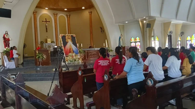 Gema Kerahiman Ilahi dari Gereja Langgur, oleh Para  Devosan Kei Kecil dan Kota Tual