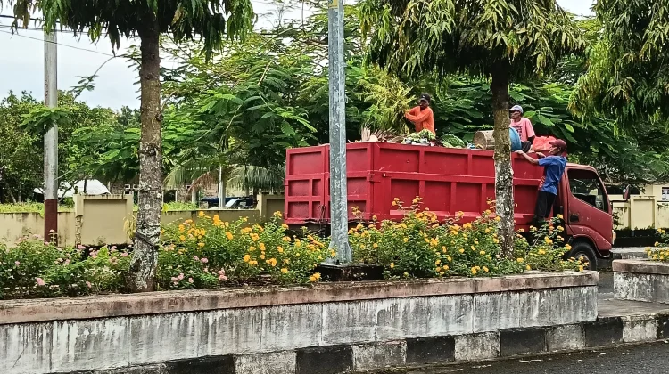 Petugas Kebersihan dan Kinerjanya yang Maksimal