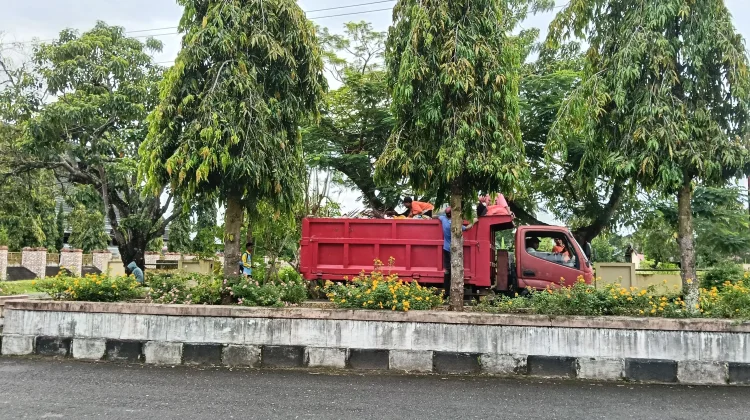 Petugas Kebersihan dan Kinerjanya yang Maksimal