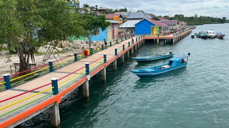 Pembangunan Kampung Pelangi Percantik Kawasan Pesisir