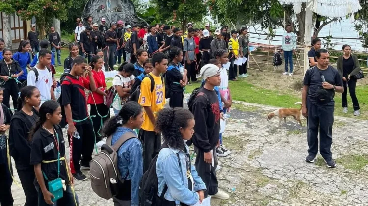 Jalan Salib Hiking OMK Paroki HKY Bombay