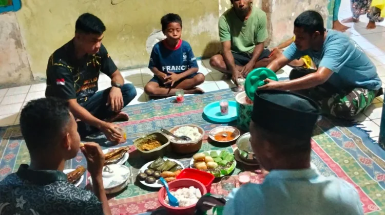 Satgas TMMD 127 Buka Puasa Bersama Warga Mempererat Kebersamaan