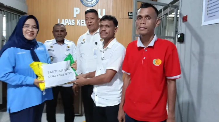 Bentuk Perhatian, Lapas Tual Bagikan Sembako Bagi Keluarga Warga Binaan