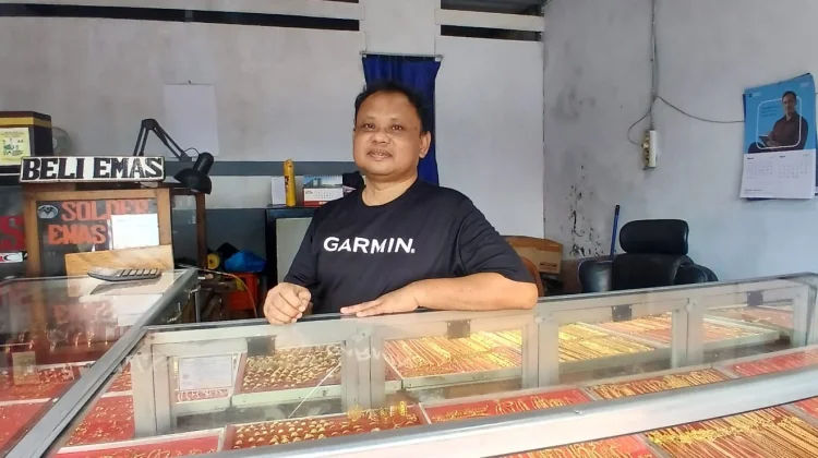 Harga Emas Naik, Toko Emas di Tual Sepi Pembeli