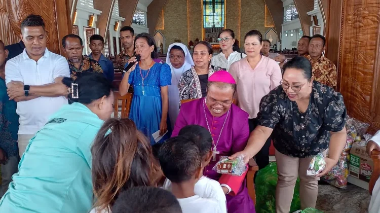 Uskup Diosis Amboina Mgr. Seno Ngutra Pimpin Misa Prapaskah V