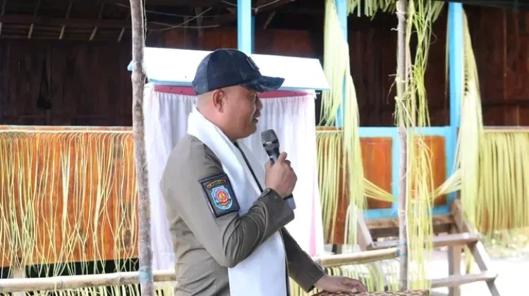 Bupati Kaidel Resmikam Balai Desa Marafenfen dan Rumah Adat Desa Kalar-Kalar