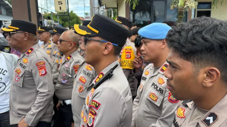 Kapolres Tual Terjun Langsung Amankan Pendemo Dari Aliansi Masyarkat