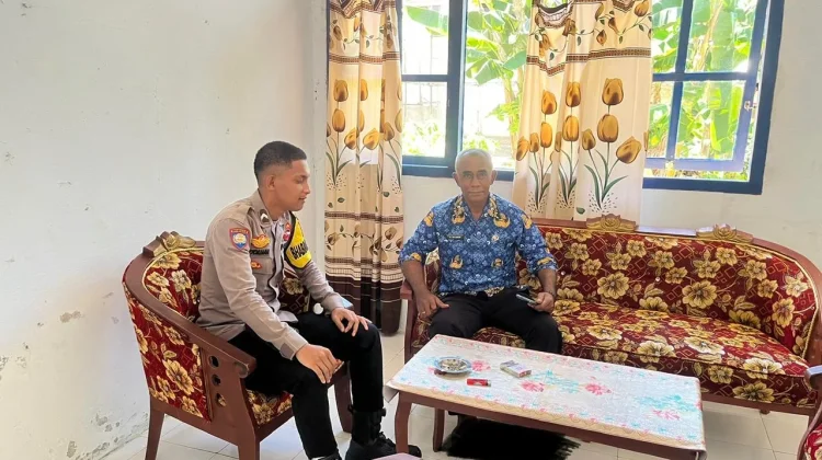 Sambangi SMA, Bhabinkamtibmas Ajak Guru dan Siswa Berlaku Positif