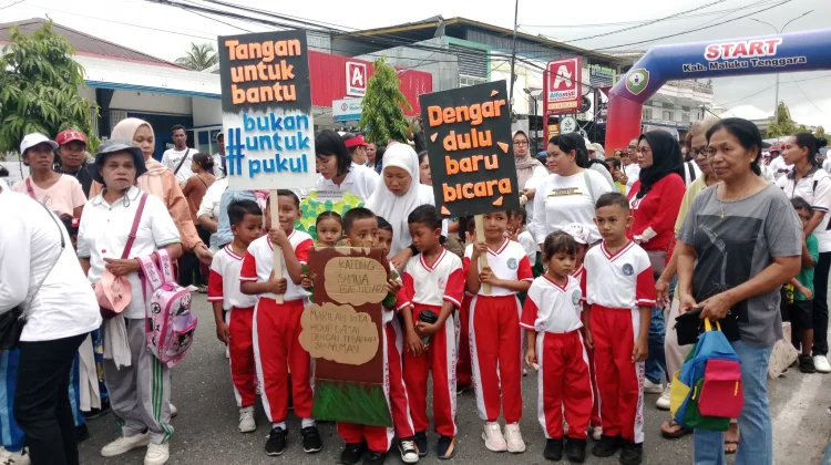 Jalan Santai Awali Peringatan Hardiknas 2026 di Malra, Sampaikan Pesan Damai