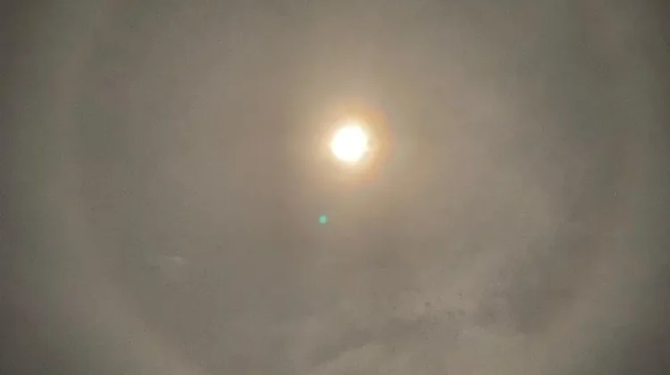 Mengenal Fenomena "Moon Halo"