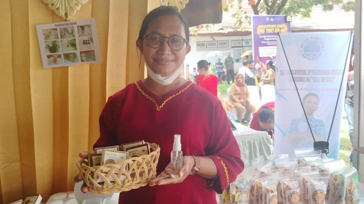 SMPN 13 Kei Kecil Pamerkan Sabun Organik Rumput Laut dan Kopi di Hardiknas 2026