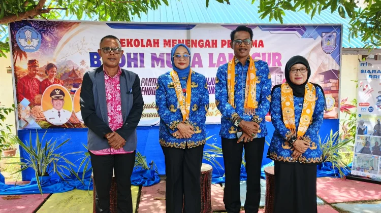 Kepsek SMP Budhi Mulia Langgur Apresiasi Dialog Outdoor RRI di Sekolahnya