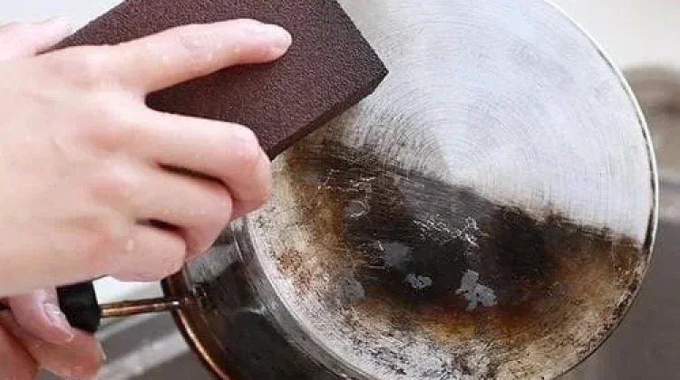 Tips Menghilangkan Kerak Didasar Panci