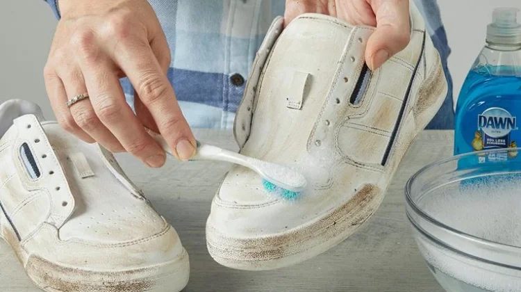 Tips Mencuci Sepatu Putihmu agar Terlihat Seperti Baru Lagi