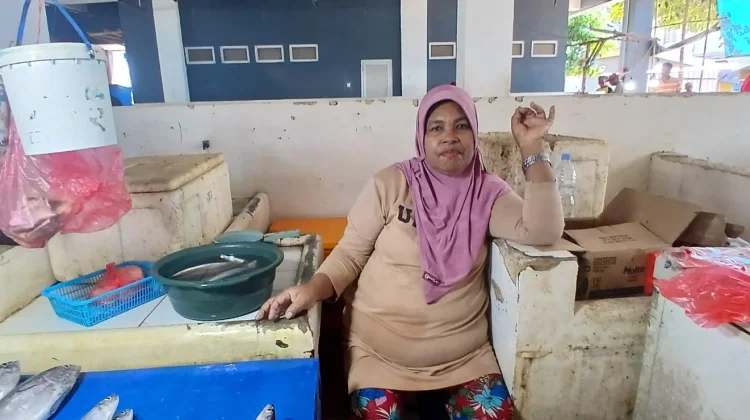 Harga Ikan Momar Melonjak di Pasar Tual