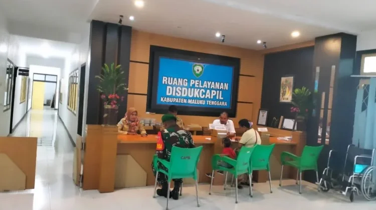 Babinsa Koramil 1503-01/Tual Lakukan Pendampingan Administrasi