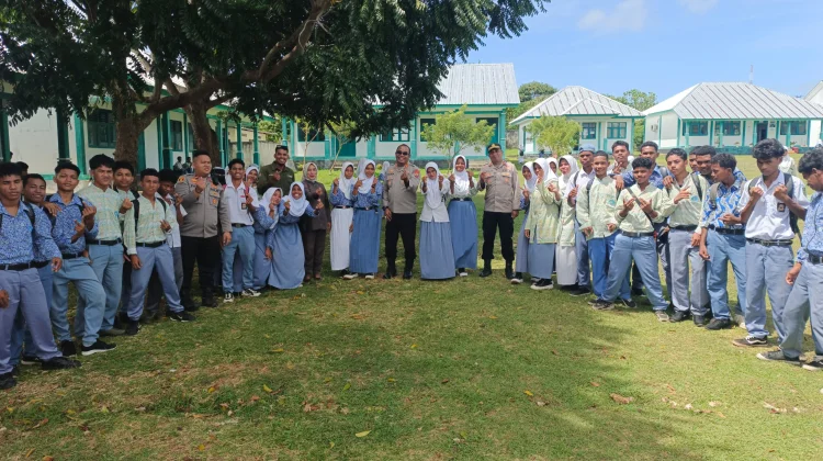 Dir Binmas Polda Maluku Sambangi SMP Negeri 7 Tual, Berikan Pesan Penting untuk Sisw