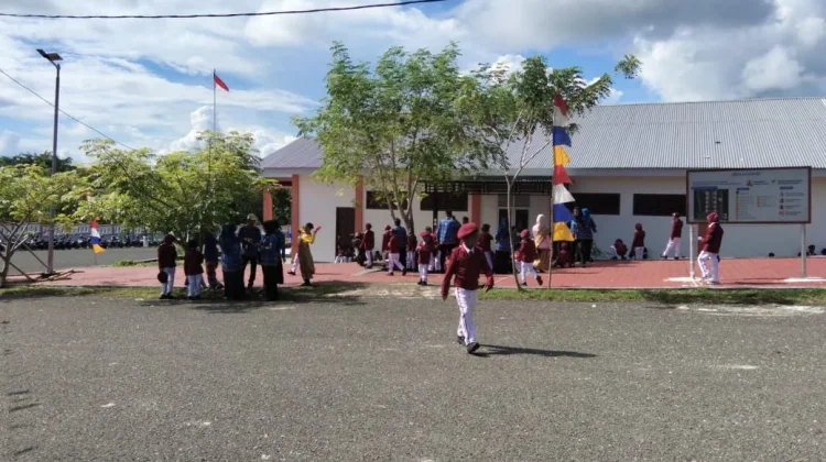 Senyum Orang Tua di Sekolah Rakyat Kota Tual