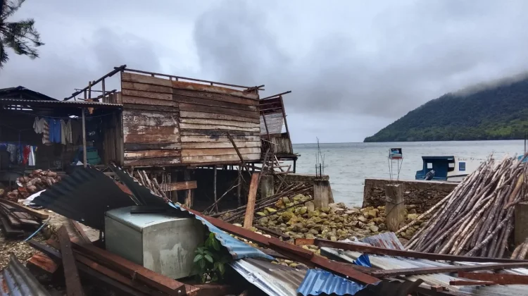 Puting Beliung Rusak Tiga Rumah Warga di Kei Besar, Pemkab Malra Bergerak Cepat