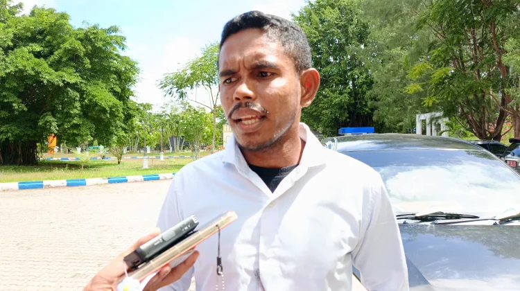 Insani Letsoin Tegaskan Tidak Menuntut Kepsek Harus Putra Daerah