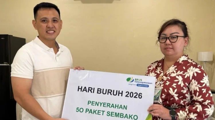 Peringati May Day, BPJamsostek Tual Malra Salurkan Sembako
