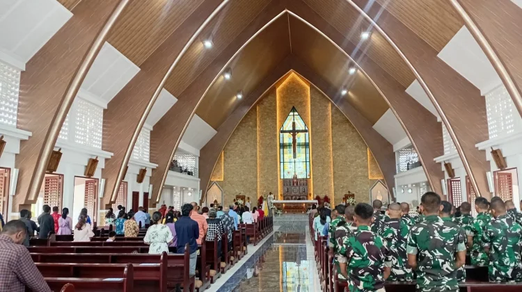 Umat Katolik Dobo Rayakan Kenaikan Yesus Kristus
