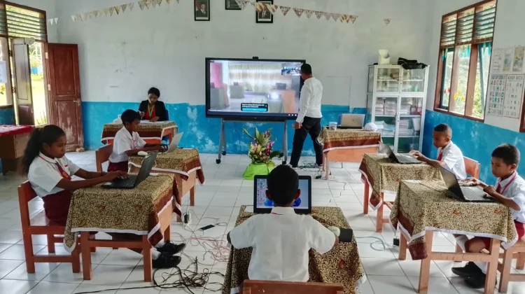Cetak Sejarah, 5 Siswa SD Negeri Yatwav Perdana Ikuti Ujian Berbasis Komputer