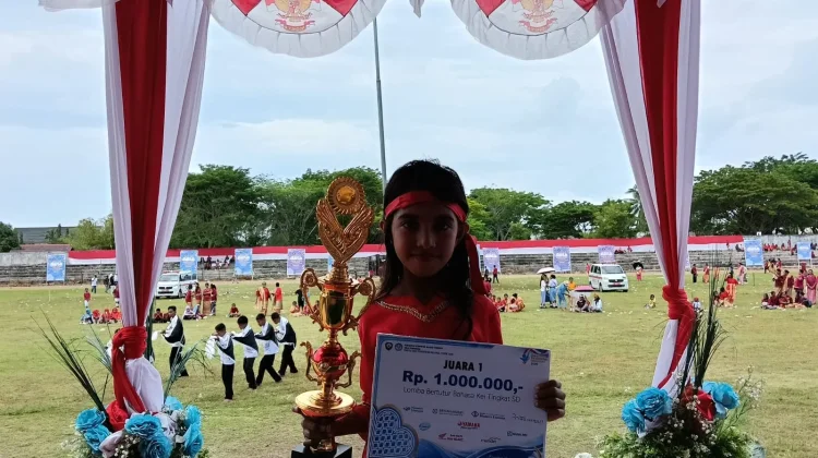 Gaby Fitikubun Juara 1  Bertutur Bahasa Kei