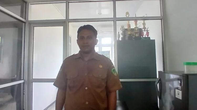 Penyaluran Bantuan Beras dan Minyak Goreng Perum Bulog di Tual