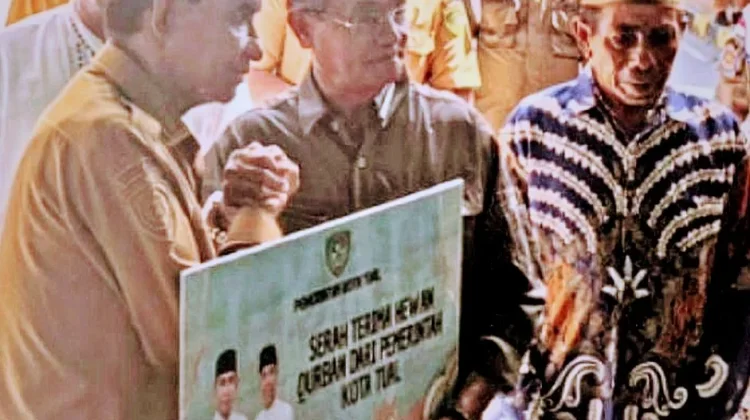 Wali Kota Tual Serahkan Hewan Kurban Sambut Idul Adha