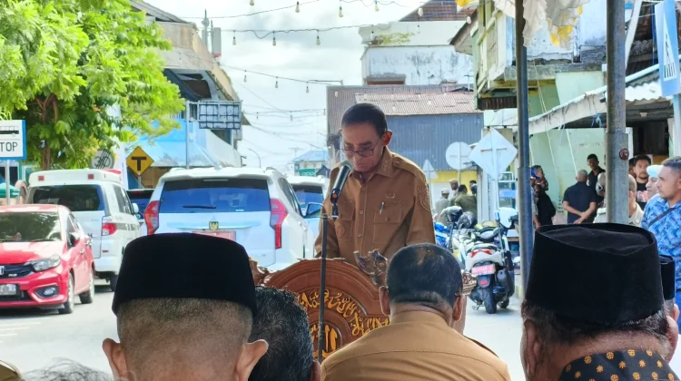 Walikota Tual Serahkan Bantuan Hewan Kurban untuk Masjid Al Hurriyah 45
