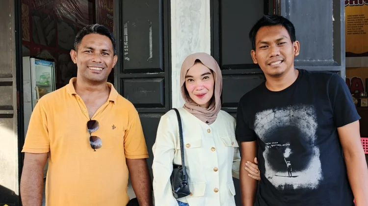Radja Chicken Kota Tual Berbagi Kurban Bersama Mitra Draiv Ojek Online