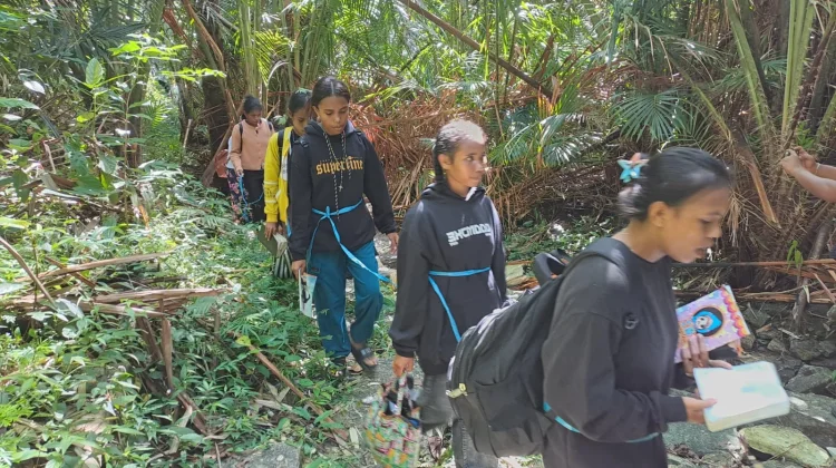 Berjalan Bersama Kristus, 130 OMK Paroki HKY Bombay Tempuh 10 Km 'Rosario Hiking