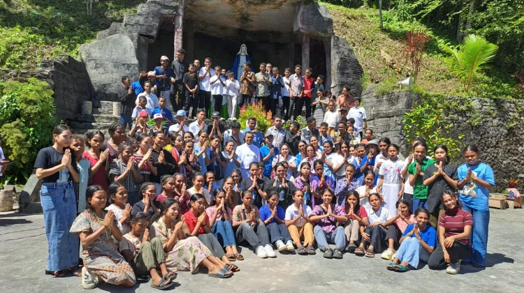 Berjalan Bersama Kristus, 130 OMK Paroki HKY Bombay Tempuh 10 Km 'Rosario Hiking
