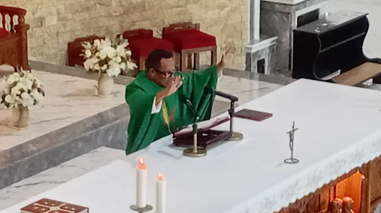 Wakil Uskup: Dua Guru Katekis Bukan Orang Aru, namun Memilih Mengabdi di Aru Utara