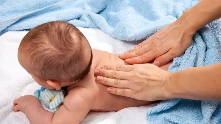 Punya Bayi? Ini Dia Manfaat Pijat Bayi