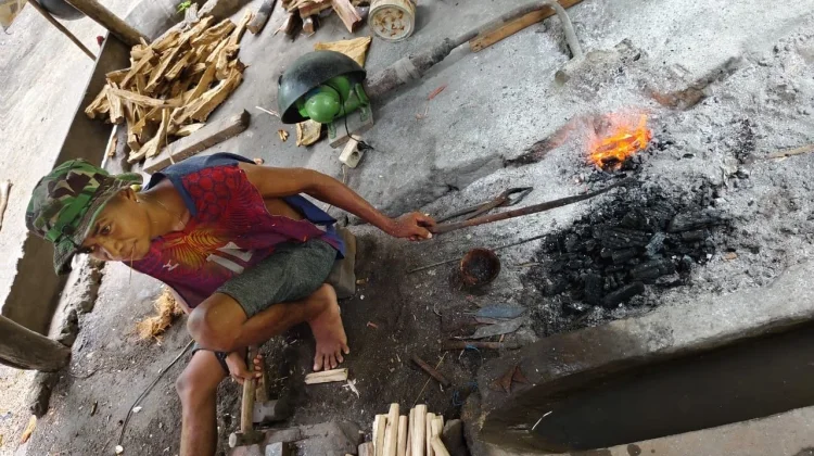 Kehidupan Pandai Besi, Agus di Usia 20 Tahun