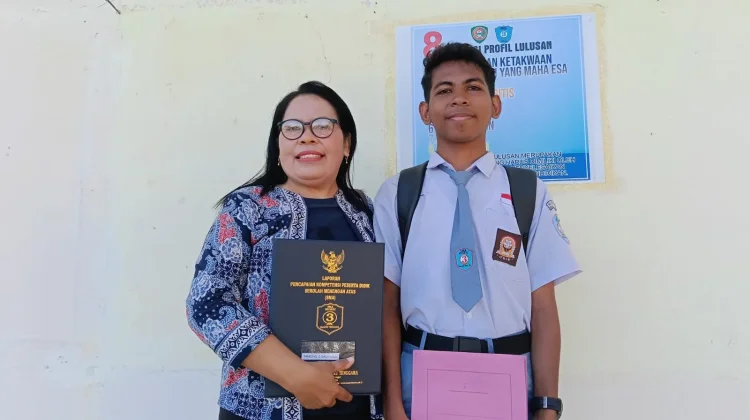 Marcel  Damamain Raih Juara Umum di SMANTIG Malra