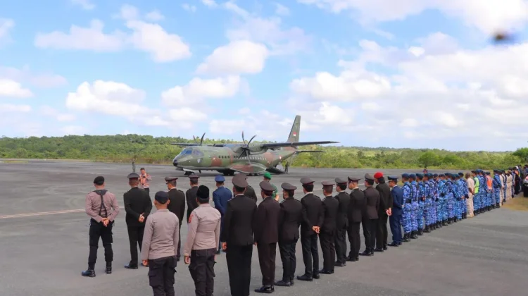 Wakapolres Tual Pimpin Upacara Pelepasan Alm Briptu Risyhant Putra P. Tutupoho