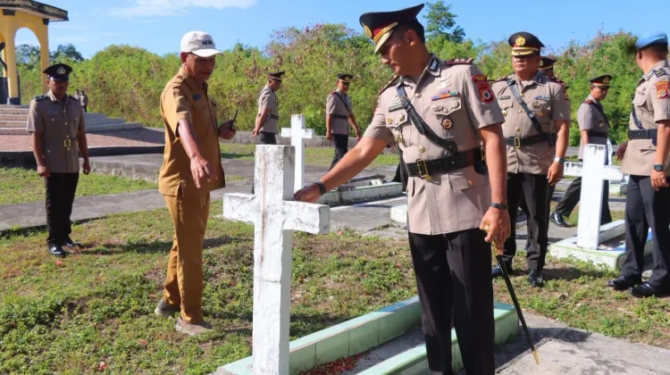 Menjelang Hari Bhayangkara KE‑80, Kapolres Tual Pimpin Upacara Ziarah