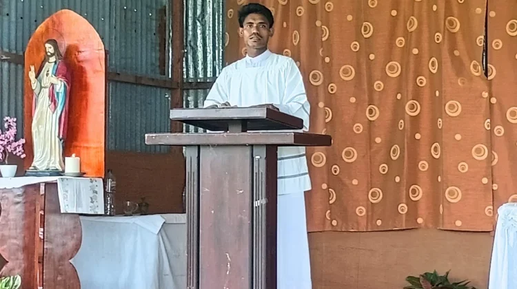 Fr. Oce Rahangiar Pimpin Ibadah Sabda Hari Minggu Biasa XIII di Kombas Kilo 9 Dobo